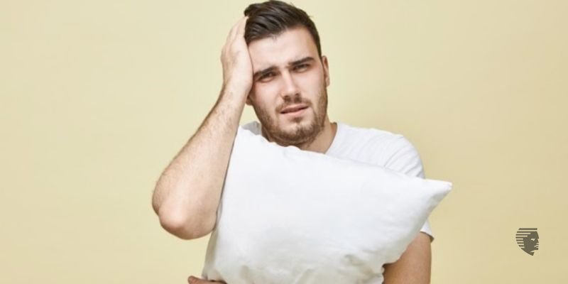 آیا کم خوابی باعث ریزش مو می‌شود؟